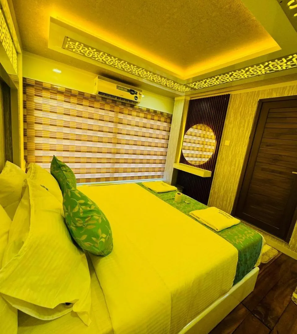 Elegant Boathouse Hotel Alappuzha