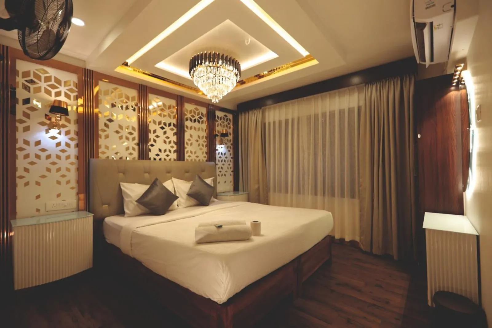 Elegant Boathouse Hotel Alappuzha 3*,  India