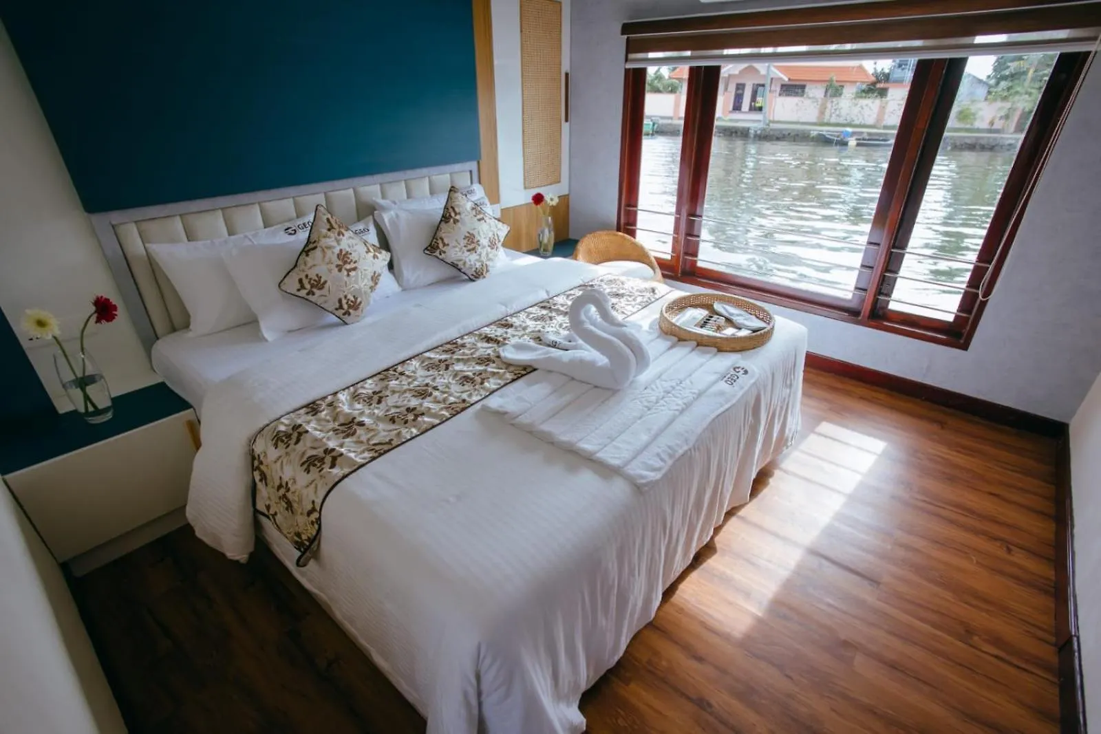 Botel Elegant Boathouse Hotel Alappuzha